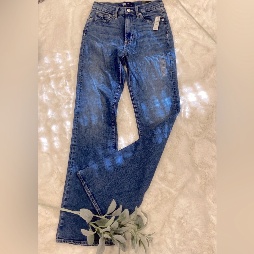 *NWT* GAP High Rise '70s Flare Jeans with Washwell- Sz 6/28 Long